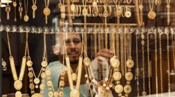 سعر الذهب في العراق يواصل التغير ويؤثر مباشرة على السوق المحلية بعيار 21 وباقي الأعيرة